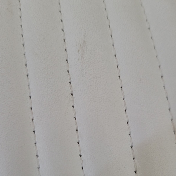 SOLD Valentino Garavani Cream Leather Crossbody Bag Clutch Bag - Picture 6 of 16